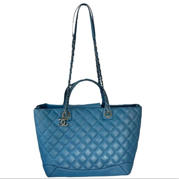Chanel Easy Shopping Quilted Lambskin Handbag Blue - Picture 2 of 16